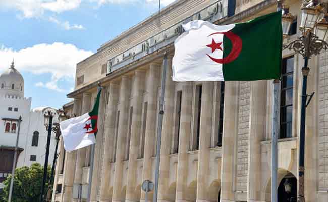 تثمين رؤساء المجموعات البرلمانية التدابير الواردة في قانون الاستثمار الجديد