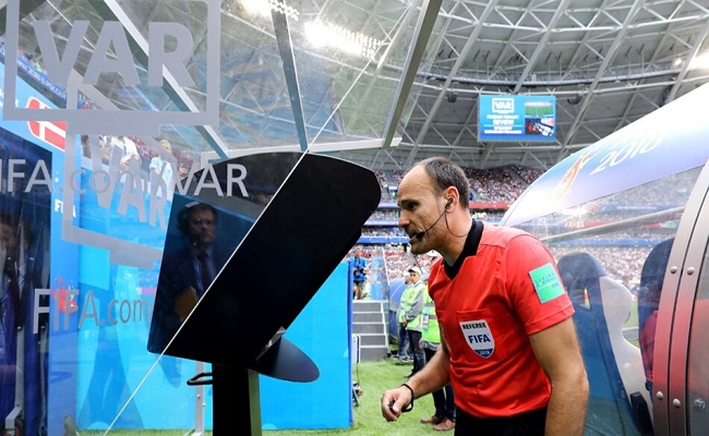 نظام الـ VAR غير دقيق في رصد التسلل في مباريات كرة القدم‎‎...