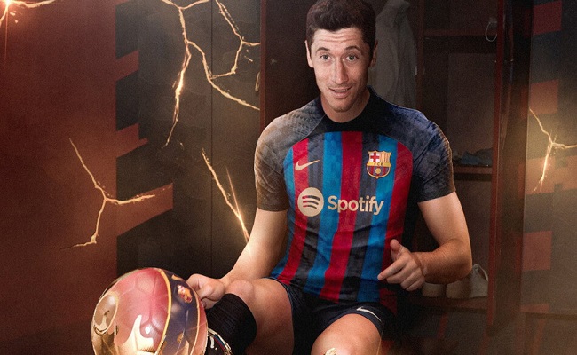 برشلونة يستكمل إجراءات ضم ليفاندوفسكي...