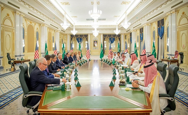 السعودية وأمريكا تؤكدان أهمية منع إيران من الحصول على سلاح نووي
