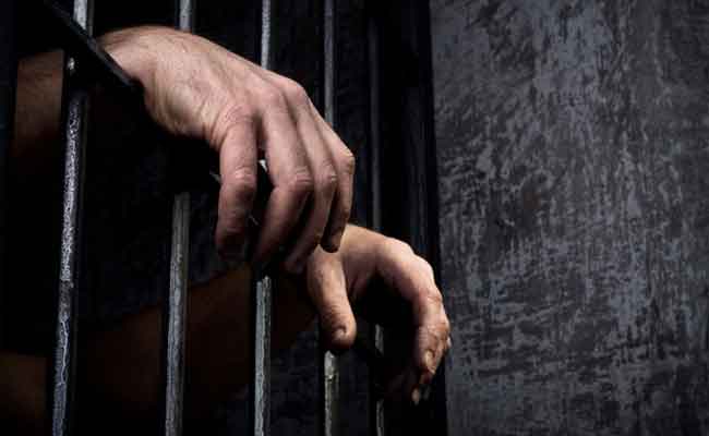 حبس مجرم خطير احتجز أمه وأخته وطفليها داخل المنزل وأضرم النار بتيزي وزو