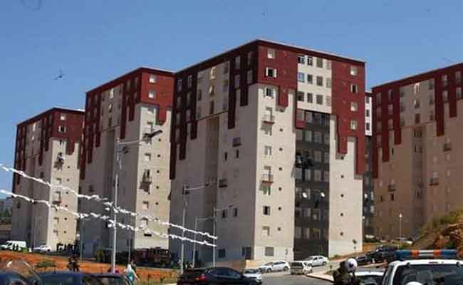 الإطاحة بشخص يحترف الاحتيال على مواطنين طالبي السكن مقابل مبالغ مالية بالشلف