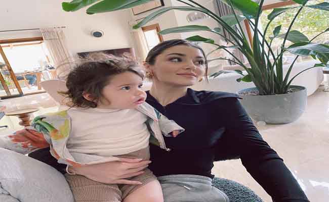 طفلة شقيقة هاندا ارتشيل تصارع مرض السرطان....
