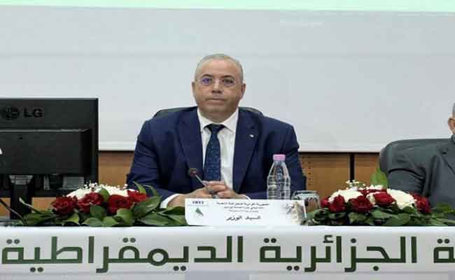 زغدار يؤكد أن صدور النصوص التطبيقية لقانون الاستثمار الجديد سيتم خلال الأيام المقبلة