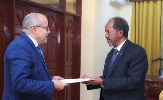 توجيه الدعوة للرئيس الصومالي للمشاركة في أشغال القمة العربية بالجزائر