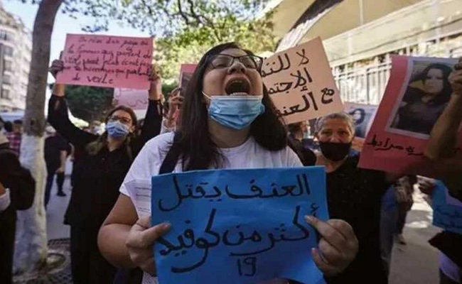 المرأة الجزائرية بين العنف والتحرش ورُخَصْ ممارسة الدعارة