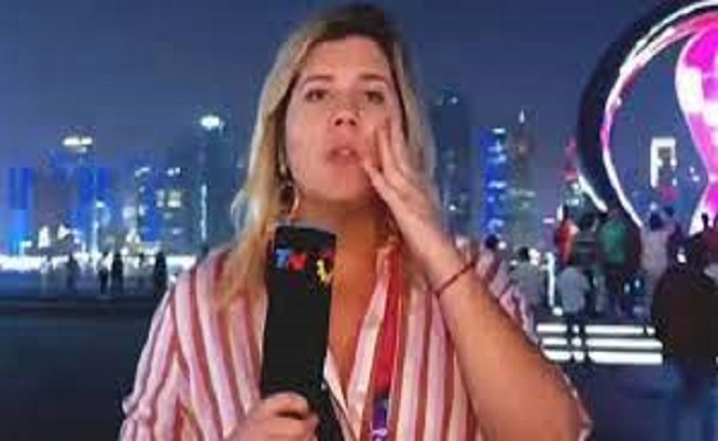 مراسلة تلفزيونية تتعرض للسرقة على الهواء في قطر