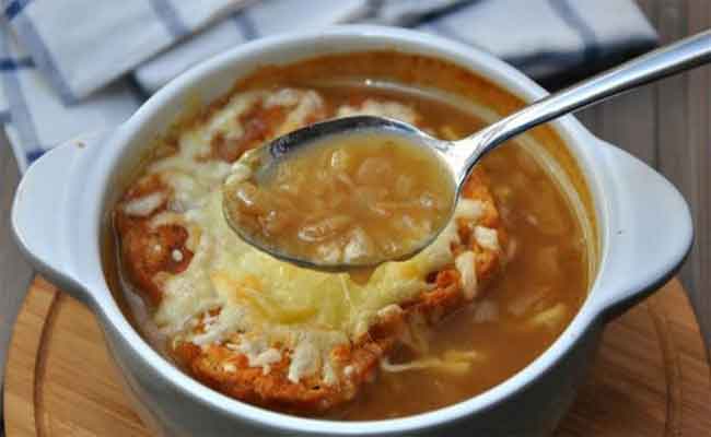 لماذا تُعتبر شوربة البصل مفيدة في الشتاء؟