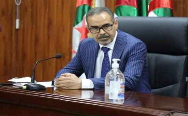 استقبال وزير الشباب والرياضة لوفد من أطفال أبناء الجالية الجزائرية...