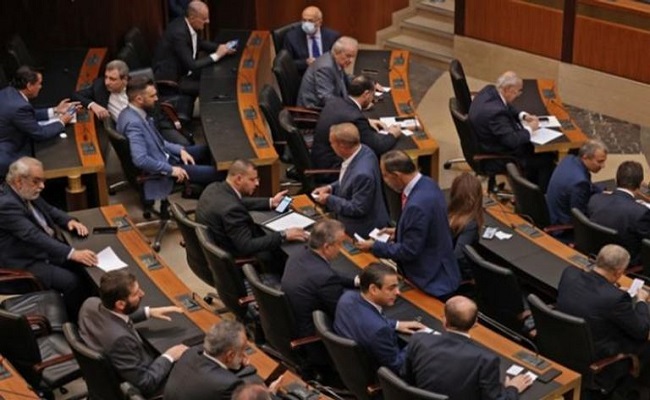الورقة البيضاء تفوز للمرة الـ8