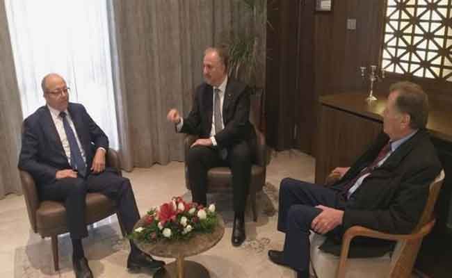 بوسليماني يجري مباحثات مع مع نظيره الفلسطيني لتعزيز العلاقات القائمة بين البلدين في مجال الإعلام