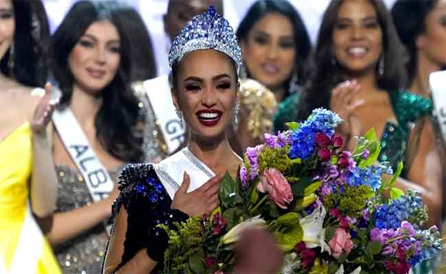 حسناء أمريكية تخطف لقب ملكة جمال الكون...