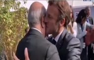 الرئيس تبون (العاشقة) تطلب الاعتذار من (حبيبها) الرئيس ماكرون فيرفض الحبيب الاعتذار ويرغمها على زيارته