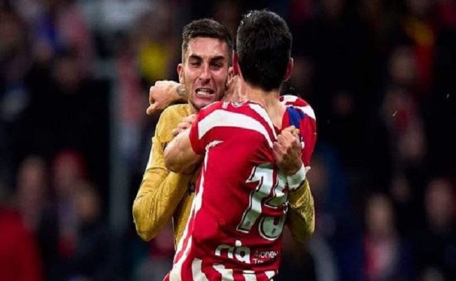 إيقاف فيران توريس وسافيتش مباراتين بعد اشتباكهما في مباراة برشلونة وأتلتيكو مدريد...