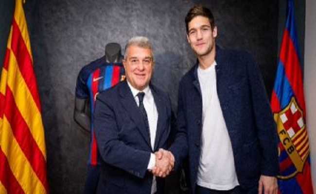 رسميًا: برشلونة يمدد عقد ماركوس ألونسو حتى 2024...