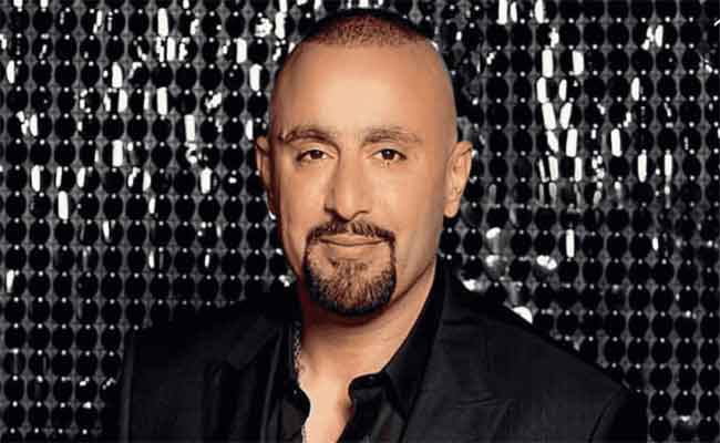 أحمد السقا يوقع رسميا على