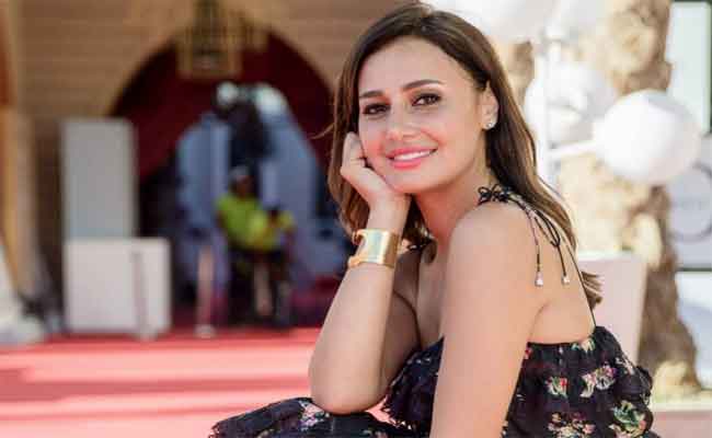 حلا شيحة تظهر بدون حجاب في عيد ميلادها ال43 و تلمح لانفصالها عن زوجها بحذف صورهما معا...