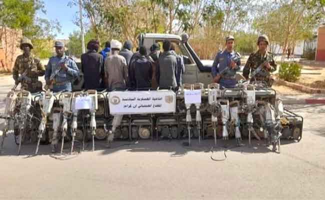 جمارك تمنراست تحجز 13600 لتر من البنزين موجه للتهريب