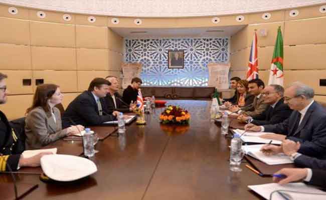 استقبال بلاني لنائب وزير الدفاع المكلف بالقوات المسلحة البريطانية