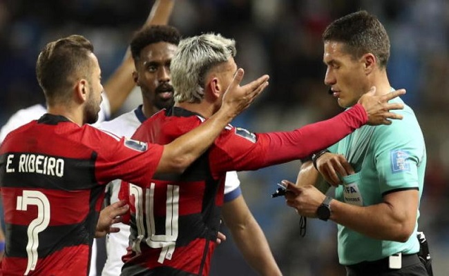 مدرب فلامنغو يلقي باللوم على التحكيم في خسارة فريقه أمام الهلال...