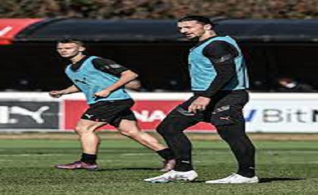 براهيموفيتش ونجله ماكسيميليان يلعبان في فريق واحد مع ميلان...