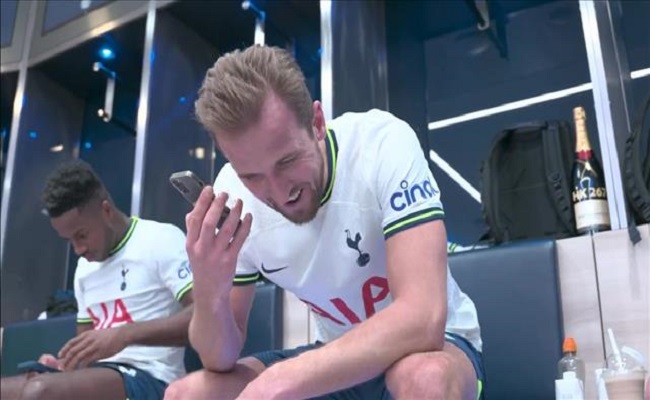 كونتي يفاجئ هاري كين باتصال هاتفي لتهنئته برقمه القياسي مع توتنهام...