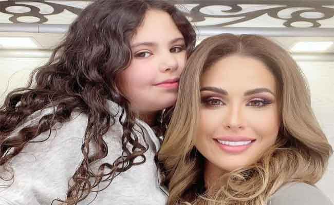 مي سليم تهدي الأم في عيدها