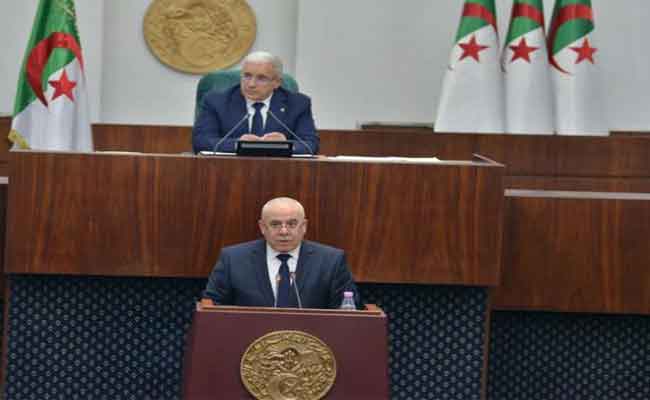عرض وزير العمل لمشروع قانون الحق النقابي على البرلمان