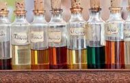كيفية صنع العطر باستخدام الزيوت الطبيعية في المنزل؟