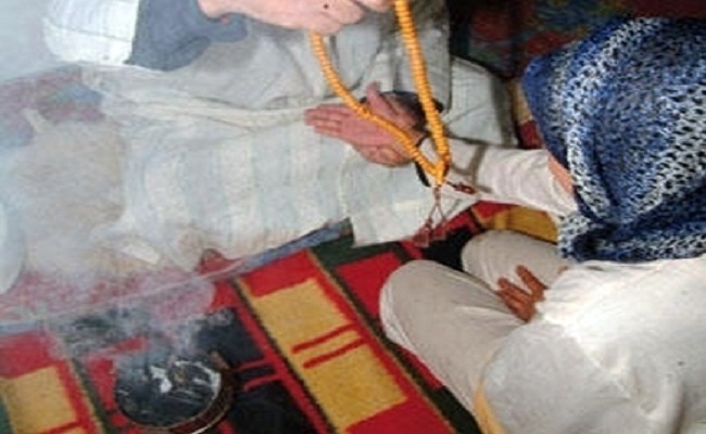 الشعب الجزائري يحارب الطوابير بالسحر والشعوذة
