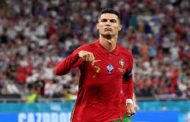 لن يعتزل دوليًا رونالدو على رأس قائمة منتخب البرتغال في تصفيات يورو 2024...