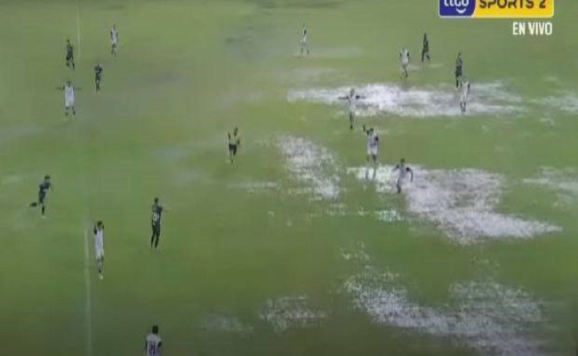 إيقاف 6 حكام بعد احتساب 42 دقيقة وقتا ضائعا في مباراة بالدوري البوليفي...