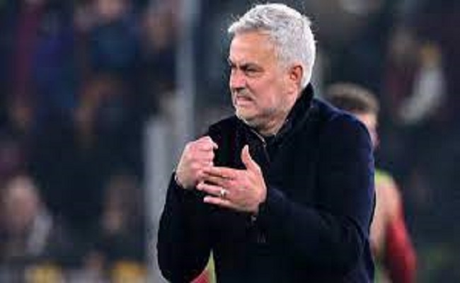 مورينيو يسخر من لاعبي روما رغم الفوز على ريال سوسييداد بالدوري الأوروبي...