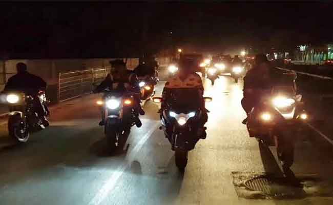 سلطات العاصمة تمنع سير الدراجات النارية الكبيرة والمركبات المزعجة ليلا
