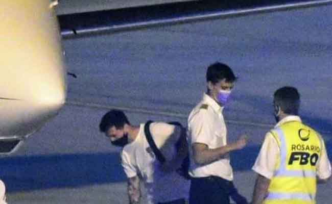 ميسي يصل برشلونة مع 15 حقيبة سفر...