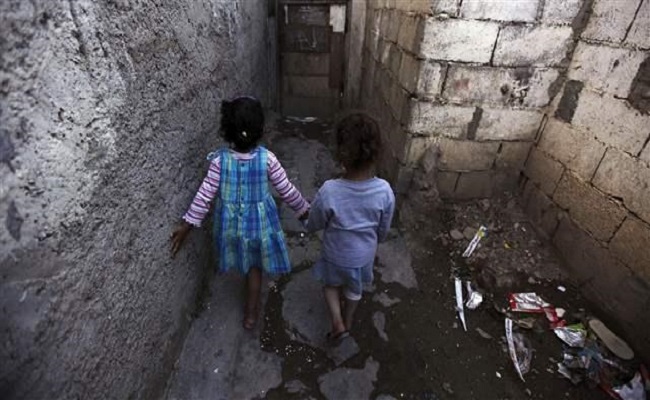مواطنين يعيشون في الكهوف مثل الحيوانات في جزائر الغاز والبترول