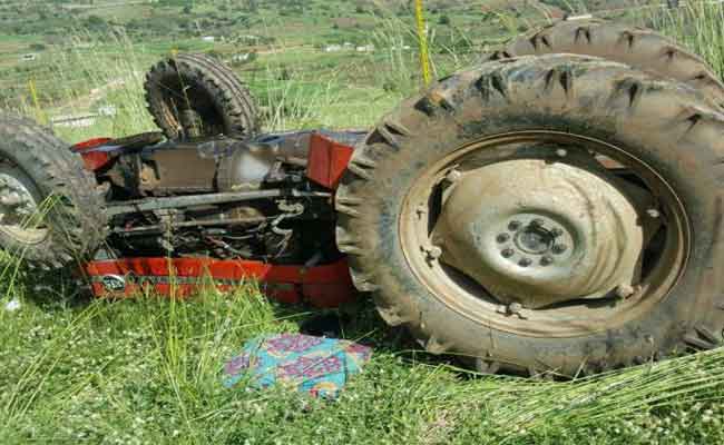 انقلاب جرار يخلف مصرع شخص وإصابة آخر بالبويرة
