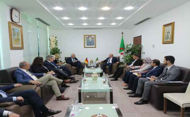 استقبال وزير التجارة لوفد برلماني ألماني
