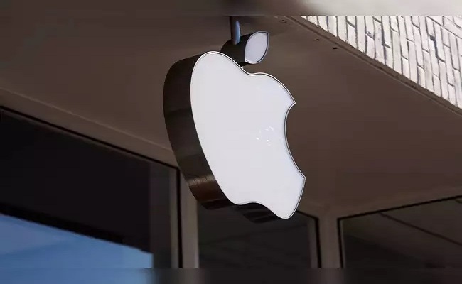 أمريكا تتهم مهندساً سابقاً في 