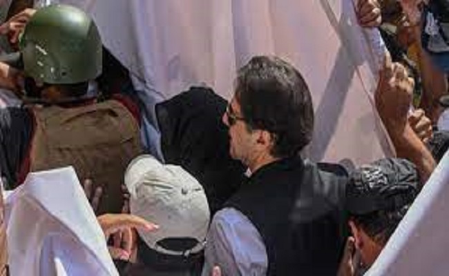 باكستان تمديد الإفراج عن عمران خان 3 أيام...