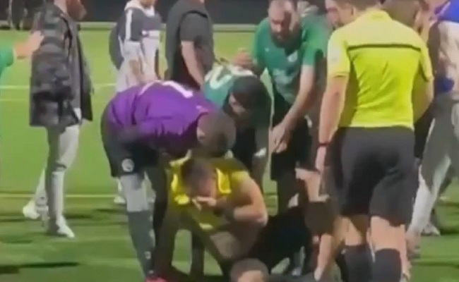 اتهام مشجع بالاعتداء بعد كسر فك مساعد حكم في أستراليا...
