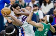 NBA سيكسرز يستغل نسبة سيلتيكس السيئة في التصويب...