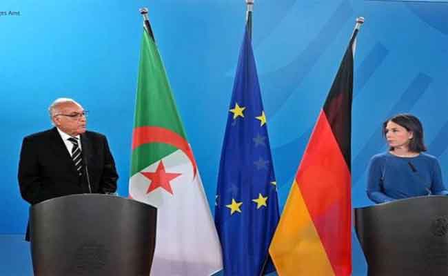 عطاف يجري مباحثات مع نظيرته الألمانية