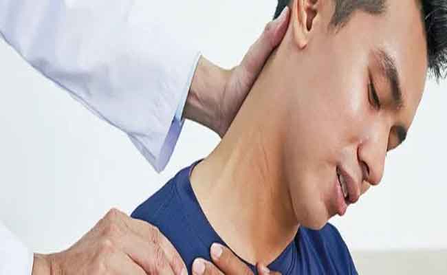 آلام الرقبة المزمنة...الأسباب والعلاج بالترددات الحرارية