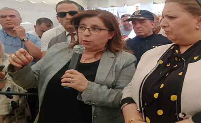 دحلب تدعو الجماعات المحلية إلى المشاركة بقوة في الحوار الوطني حول