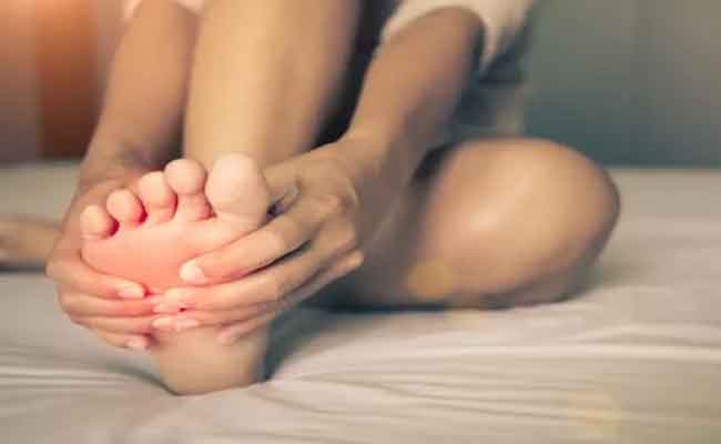 أسباب سخونة القدمين عديدة ومتنوعة...ولكل حالة علاج
