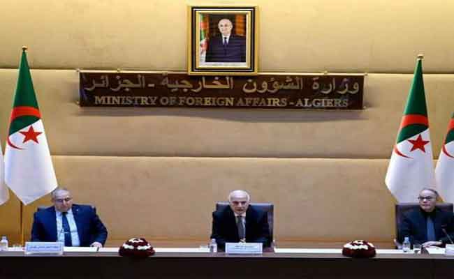 تنصيب السيد لوناس مقرمان أمينا عاما لوزارة الخارجية خلفا للسيد عمار بلاني