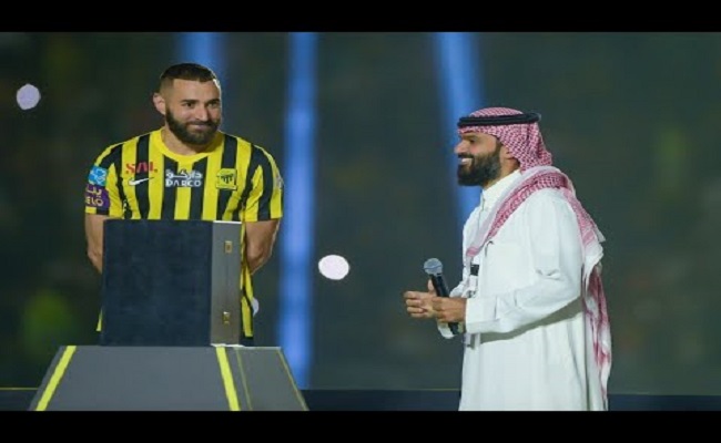كريم بنزيما سعيد بتواجده مع الاتحاد...