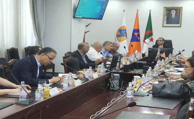 عجال في زيارة تفقدية لمركز قيادة الشبكة الكهربائية