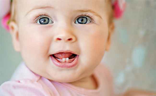 كيف يمكن أن تخفّفي من آلام التسنين عند طفلكِ...